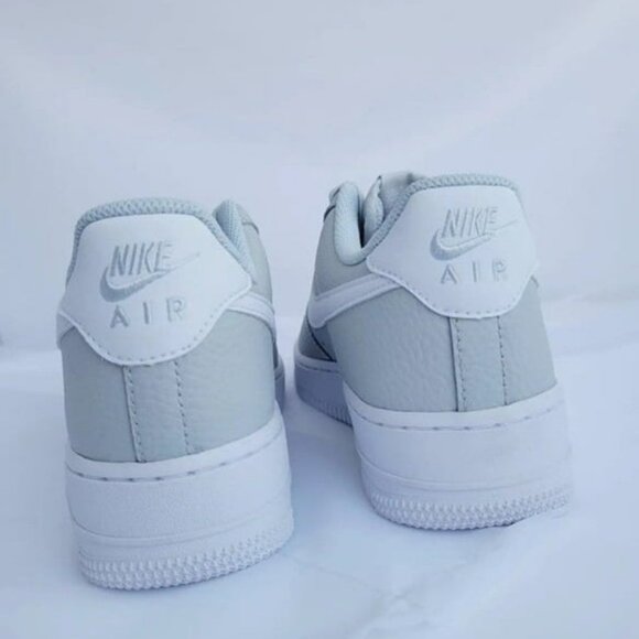 8 WOMEN'S NIKE AIR FORCE ONE 1 07 CT2302-003 GREY / WHITE - Picture 6 of 9